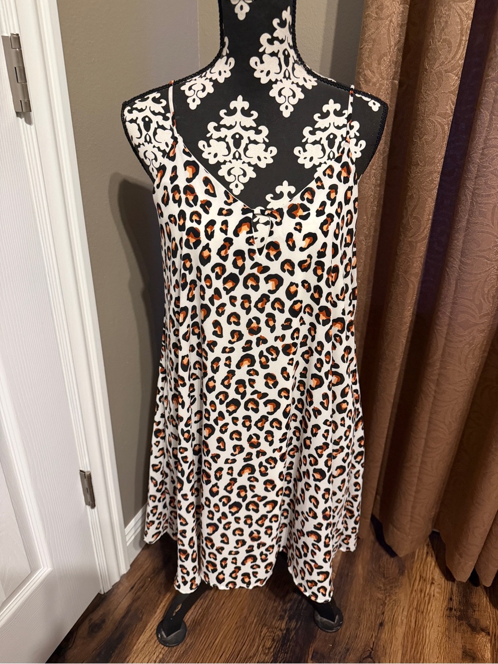 Women’s Peach Love California Leopard Sleeveless Dress Size Medium